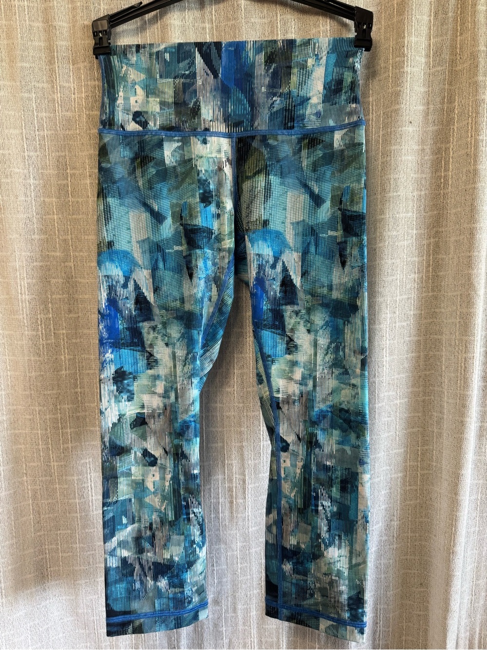lululemon athletica Blue, Teal & Green Abstract Print Capris